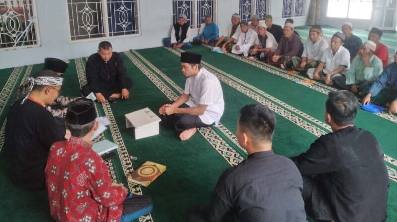 Warga binaan tengah mengucap 2 kalimat syahadat dan menjadi mualaf.