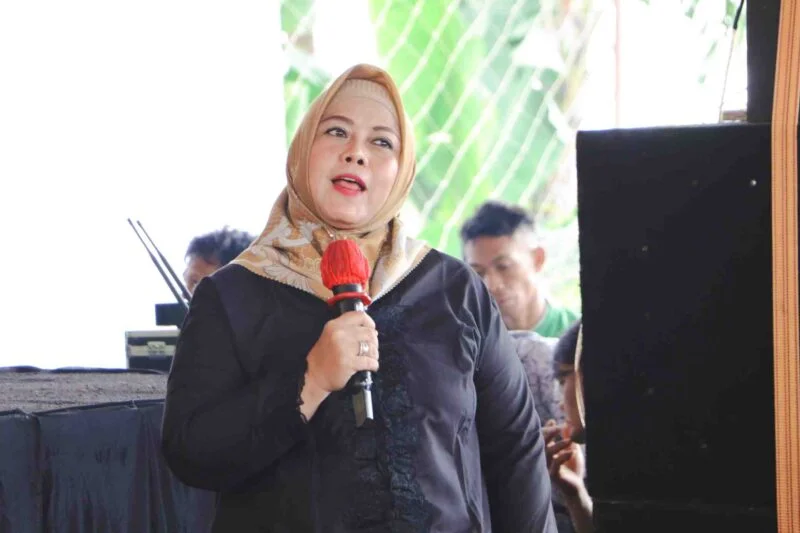 Hj. Tina Wiryawati, SH.