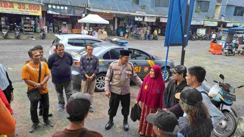 Kegiatan curhat jumat Polsek Cikoneng.