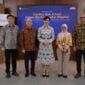 Edukasi, dan Pelindungan Konsumen OJK, Friderica Widyasari Dewi (tengah) dan Director-in-Charge Astra Financial, Suparno Djasmin, Executive-in-Charge, Rudy Chen. Serta pembicara yaitu Deputi Direktur Pelaksanaan Edukasi Keuangan OJK,  Halimatus Sadiyah dan Direktur Astra Credit Companies, Mohammad Farauk.