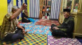 Bupati tengah mengunjungi keluarga korban di Tol Cikampek KM 58.