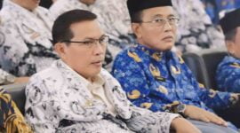 Foto dari kiri, Mantan Sekda Ciamis, H. Tatang - Bupati Ciamis, Herdiat Sunarya.