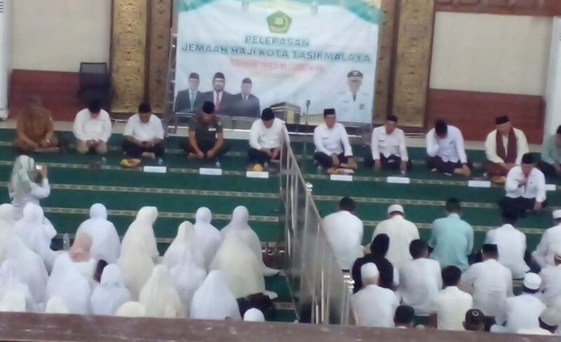 Pelepasan calon jemaah haji di Kota Tasik.