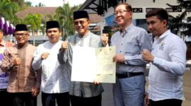 Foto dari posisi kiri terlihat, Plh Sekda Ciamis, Aef Saefulloh - Wabup Ciamis, Yana D Putra - Bupati Ciamis, Herdiat Sunarya - Direktur PT Inko Total Industri, Richard Jon - Ketua Kadin Ciamis, Hary Adam.