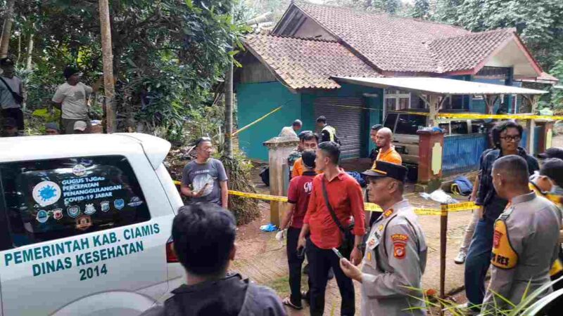 Polisi tengah olah TKP kasus mutilasi diwilayah Desa Cisontrol, Kabupaten Ciamis.