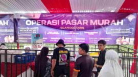 Operasi pasar murah di Taman Lokasana Ciamis.