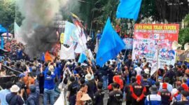 Demo buruh.
