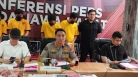 Pengungkapan tersangka judi online asal Ciamis oleh Polda Jabar.