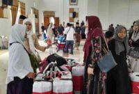 Jemaah kloter akhir saat tiba di Islamic Center Ciamis pada Rabu (17/7/2024).