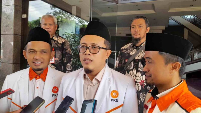 Ketua DPD PKS Kabupaten Ciamis, Arif Anwar Budiman (Tengah).