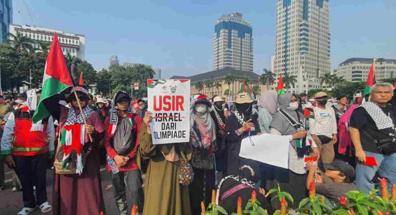 Aliansi Rakyat Indonesia Bela Palestina (ARI-BP) menggelar protes keras terkait keikutsertaan Israel dalam Olimpiade Musim Panas.