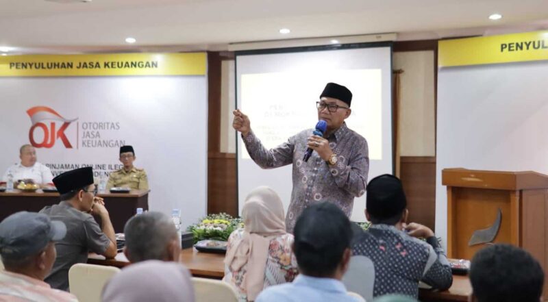 Anggota Komisi XI DPR RI, Agun Gunandjar Sudarsa saat memberikan penyuluhan jasa keuangan di Hotel Priangan Ciamis.