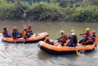 Pusdalops BPBD Ciamis sedang berlatih SAR air.