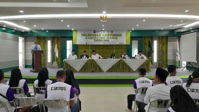 Sekda memberikan sambutan sebelum pelepasan kontingen.