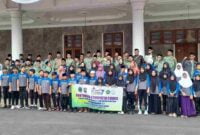 Kontingen Porsadin Ciamis berfoto bersama di Pendopo Ciamis sebelum keberangkatan.