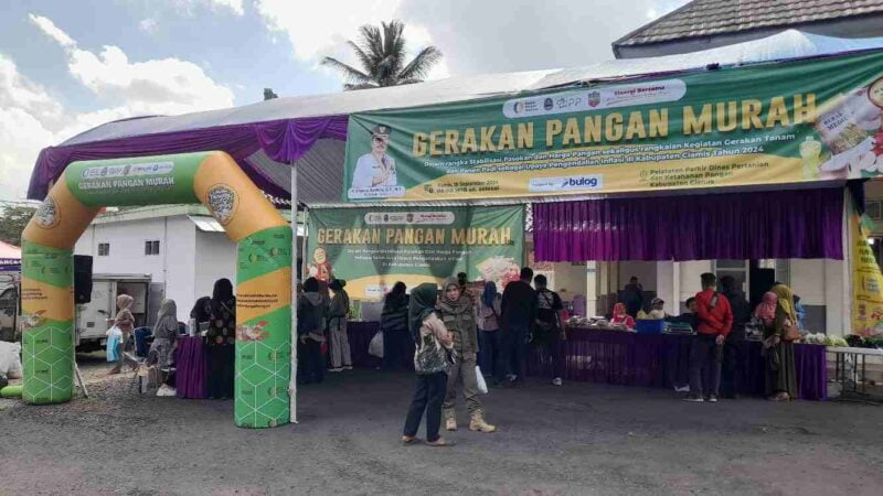 Gerakan Pangan Murah (GPM) di halaman kantor DPKP, Kamis (19/9/2024). 