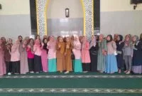 Pengurus Fatayat NU berfoto bersama usai penyuluhan perempuan dan anak.