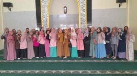 Pengurus Fatayat NU berfoto bersama usai penyuluhan perempuan dan anak.