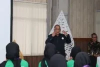 Kornel Soemardi, MA memberikan kuliah umum kepada mahasiswa Unigal.
