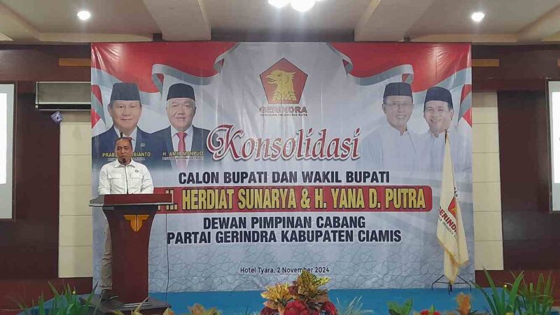 Ketua DPC Gerindra Ciamis, Pipin Arif Apilin tengah memberikan sambutan.