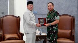 Menteri ATR/BPN saat bertemu dengan Pamgliman TNI.