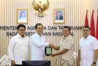 Kerjasama Menteri ATR/BPN dan Menteri Transmigrasi.