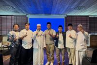 Ridwan Kamil berfoto bersama FPI DKI Jakarta.