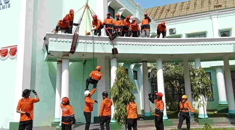 Baznas Tanggap Bencana sedang latihan antisipasi bencana alam.