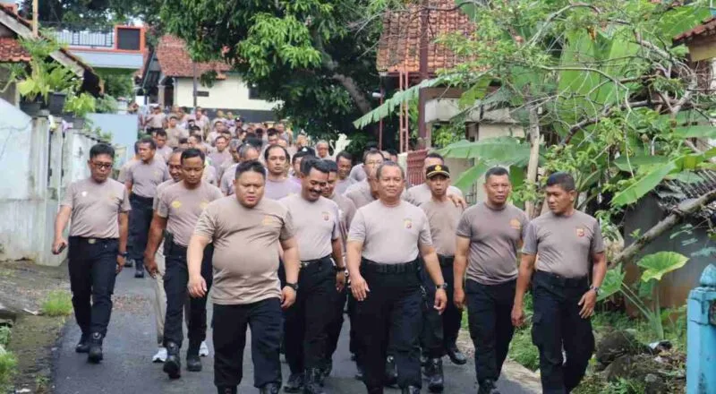Polres Ciamis mengadakan olahraga bersama untuk menjaga kebugaran dan kesehatan personel.