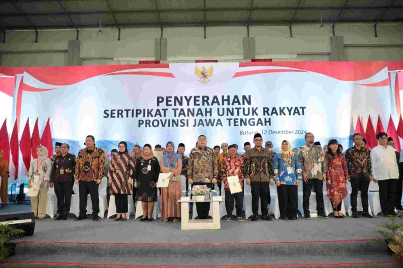 Penyerahan Sertipikat Tanah untuk Rakyat, Kamis (12/12/2024) di Gelanggang Olahraga (GOR) Abirawa, Batang.