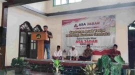 Pemimpin Redaksi Asa Jabar, Tony Zanuary, S.I.P tengah memberikan sambutan.