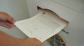 Dokumen sertipikat tanah.