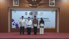 Pj, Bupati, Bupati dan Wakil Bupati Ciamis periode 2019-2024 menda0at penghargaan dari Baznas Ciamis.