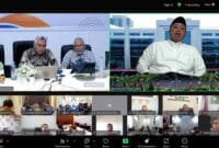 Menteri ATR/BPN  Nusron Wahid tengah memberikan pengarahan melalui zoom meeting.