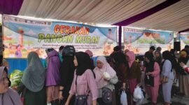 Warga antusias mendatangi gerakan pangan murah (GPM).