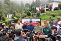 Penertiban vila di kawasan Puncak Bogor.