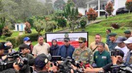 Penertiban vila di kawasan Puncak Bogor.