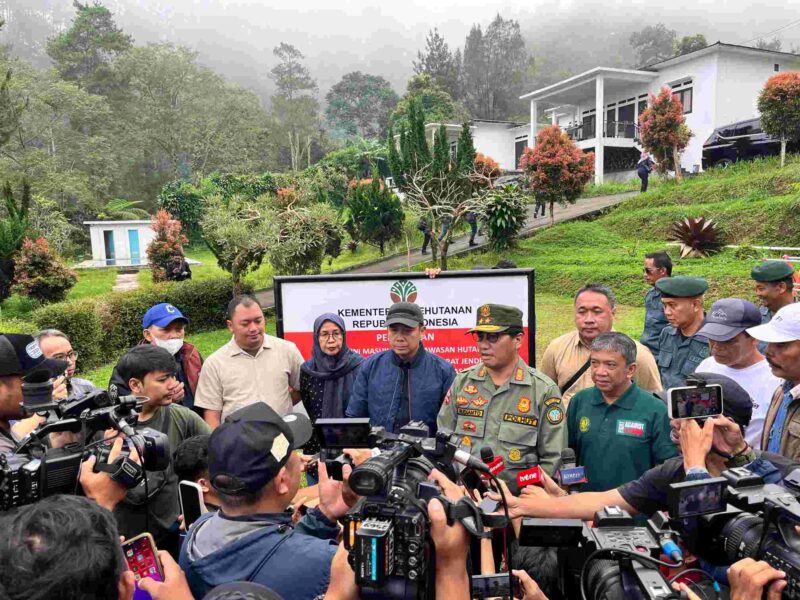 Penertiban vila di kawasan Puncak Bogor.