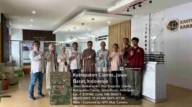 Kepala Kantor Pertanahan Ciamis, Agung Murdhianto, ST saat meninjau pelayanan selama libur lebaran.