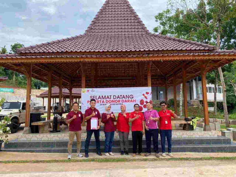 Kegiatan donor darah di halaman Bumi Galuh Satria RSOP, Sabtu (12/4/2025).