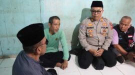 Polres Ciamis tengah berbicara dengan keluarga korban.