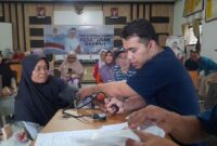Pemeriksaan kesehatan gratis di Desa Jelegong, Kecamatan Cidolog, Kabupaten Ciamis.