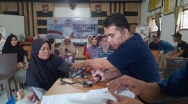 Pemeriksaan kesehatan gratis di Desa Jelegong, Kecamatan Cidolog, Kabupaten Ciamis.