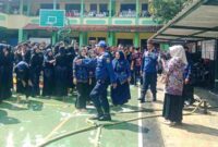 Pelepasan siswa SMPN 5 Ciamis diwarnai edukasi dari Pemadam Kebakaran.