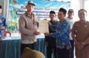 Penyerahan sertipikat tanah program PTSL 