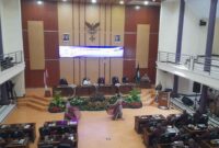 Rapat paripurna istimewa.