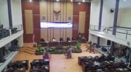 Rapat paripurna istimewa.