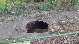 Jembatan Cibalungbang berlubang.