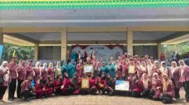 Poto bersama Tim Rumah Dataku dan Tim Kampung KB Magot.