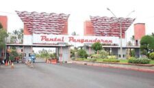 Pintu masuk Pantai Pangandaran.